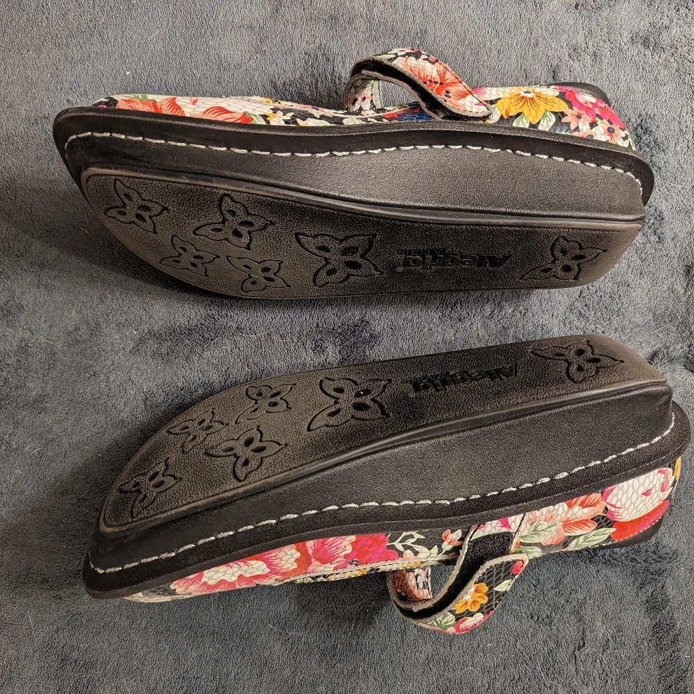 Alegria Belle size 6, multicolor flowers - Picture 3 of 4